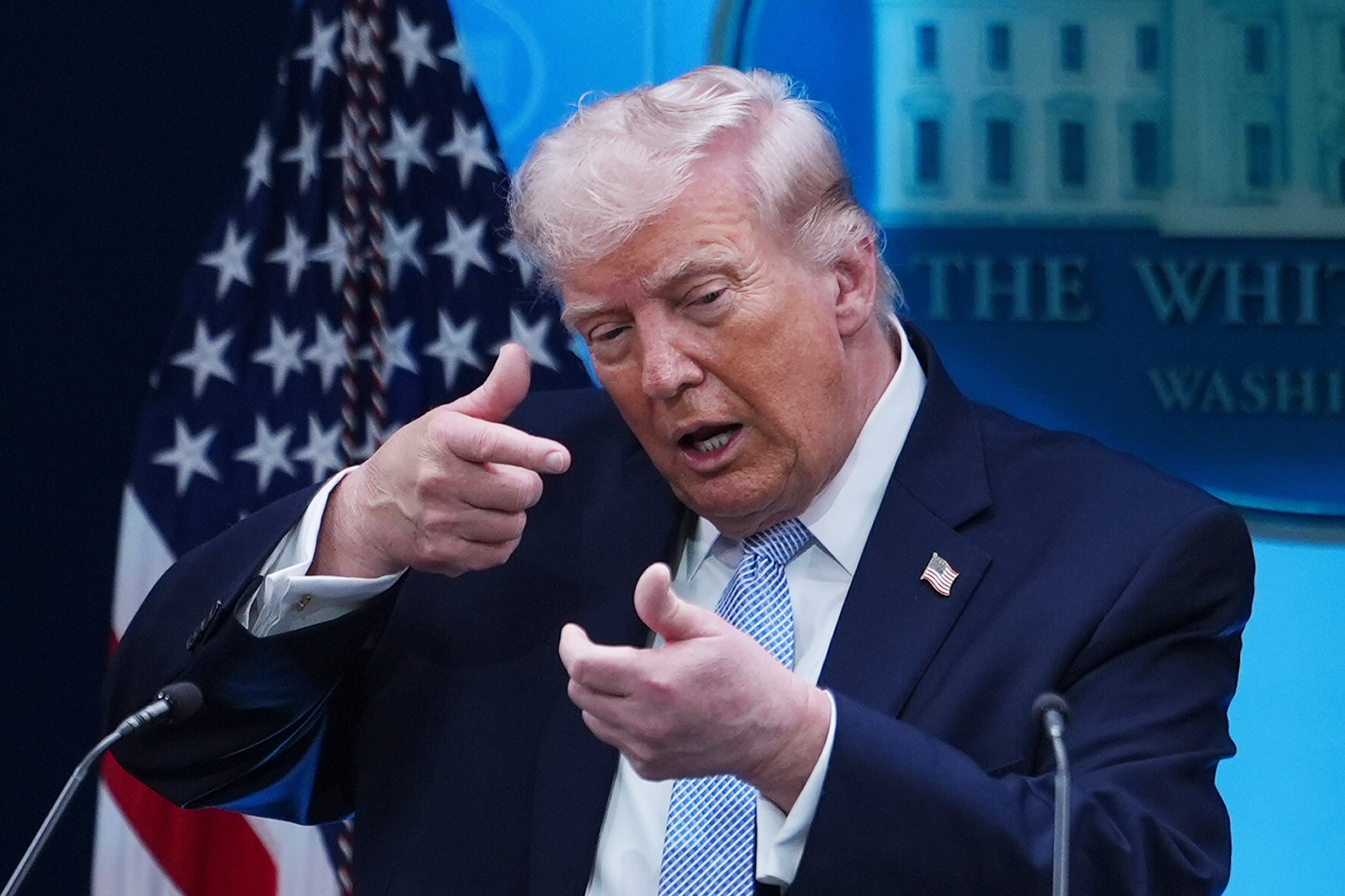 Trump diz que EUA estão 'carregando navios com as melhores munições' caso negociações com Irã fracassem